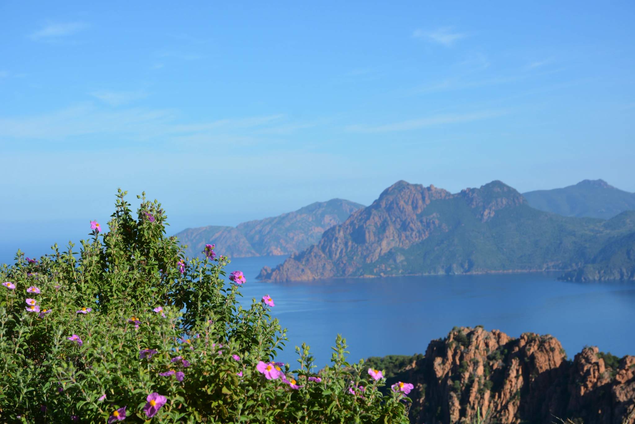 Discover breathtaking landscapes by bike in Corsica